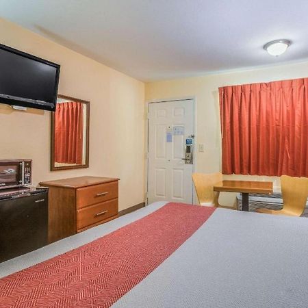 Rodeway Inn & Suites メイコン エクステリア 写真