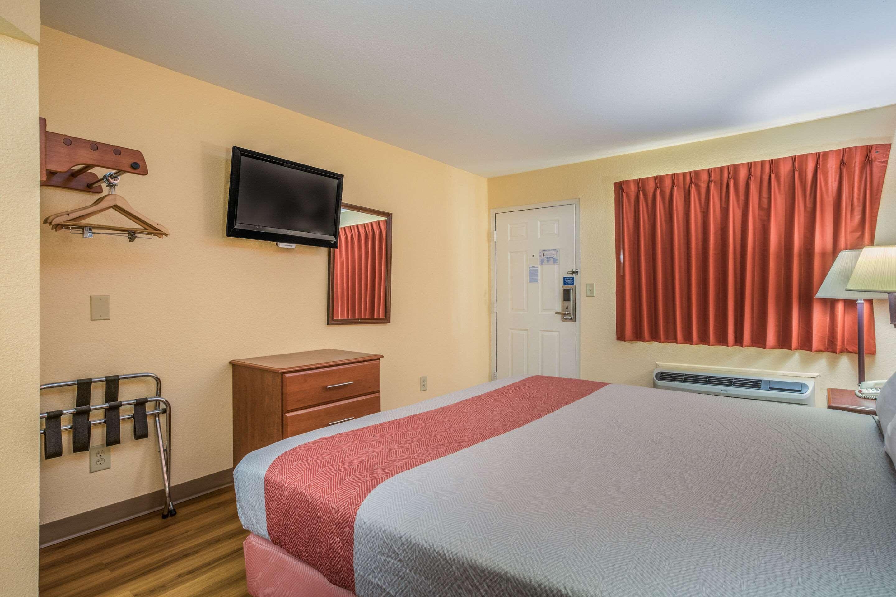 Rodeway Inn & Suites メイコン エクステリア 写真