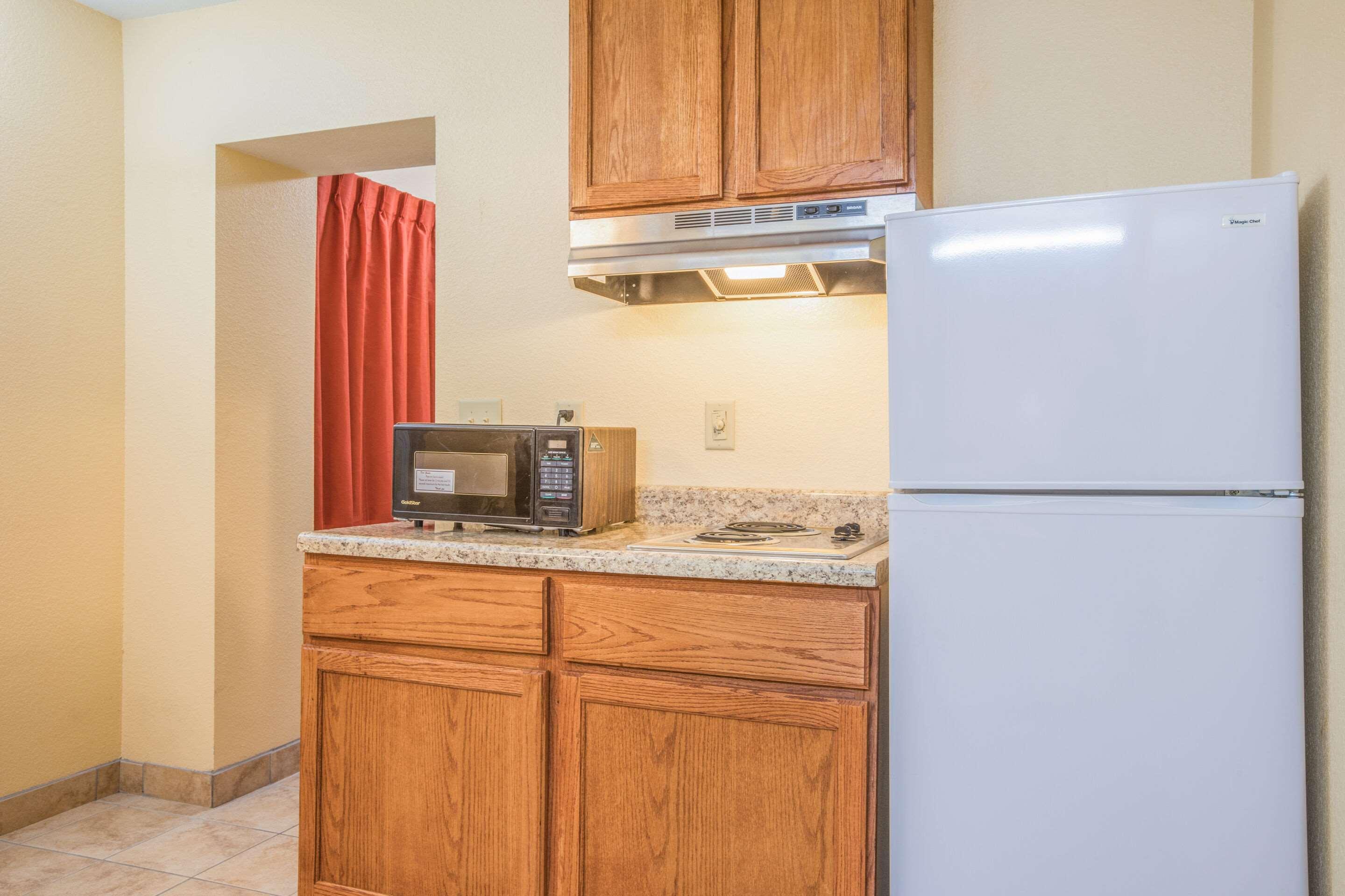 Rodeway Inn & Suites メイコン エクステリア 写真