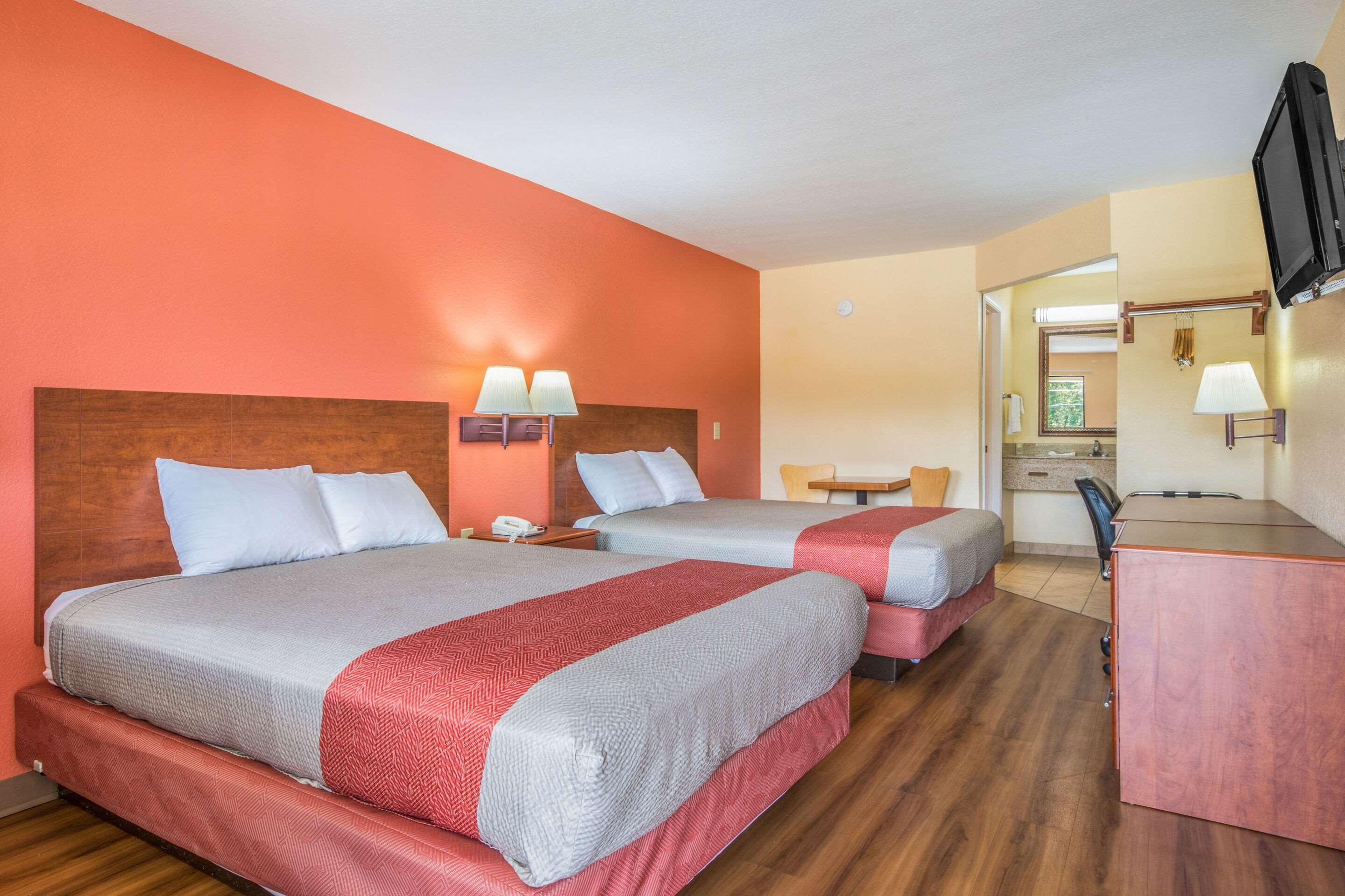 Rodeway Inn & Suites メイコン エクステリア 写真