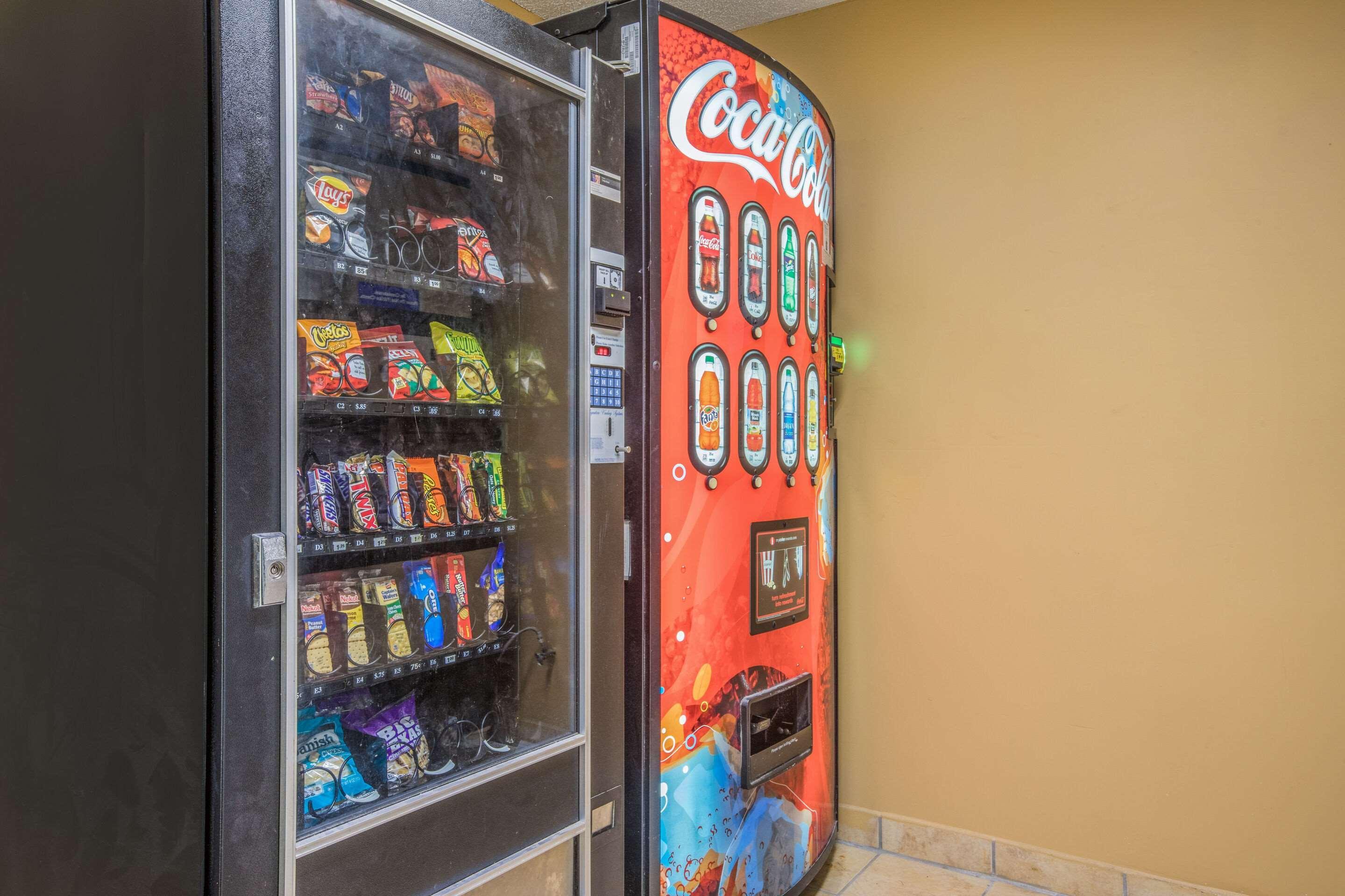 Rodeway Inn & Suites メイコン エクステリア 写真