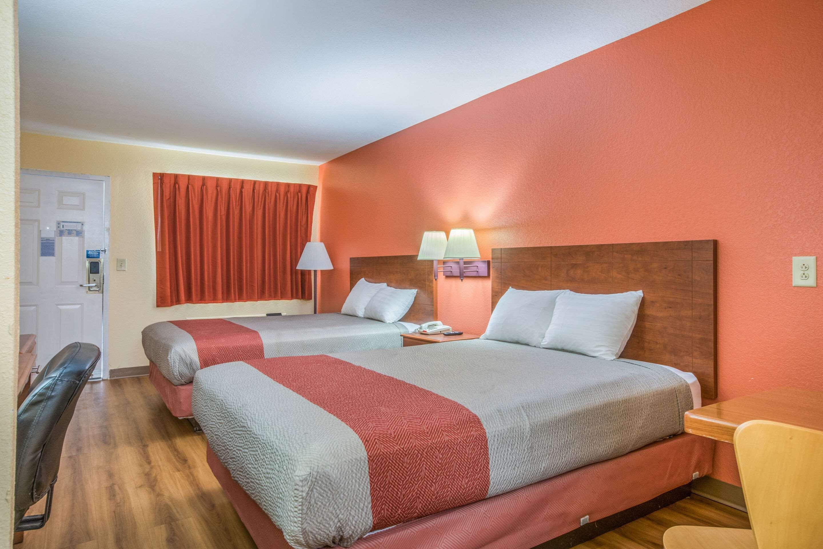 Rodeway Inn & Suites メイコン エクステリア 写真