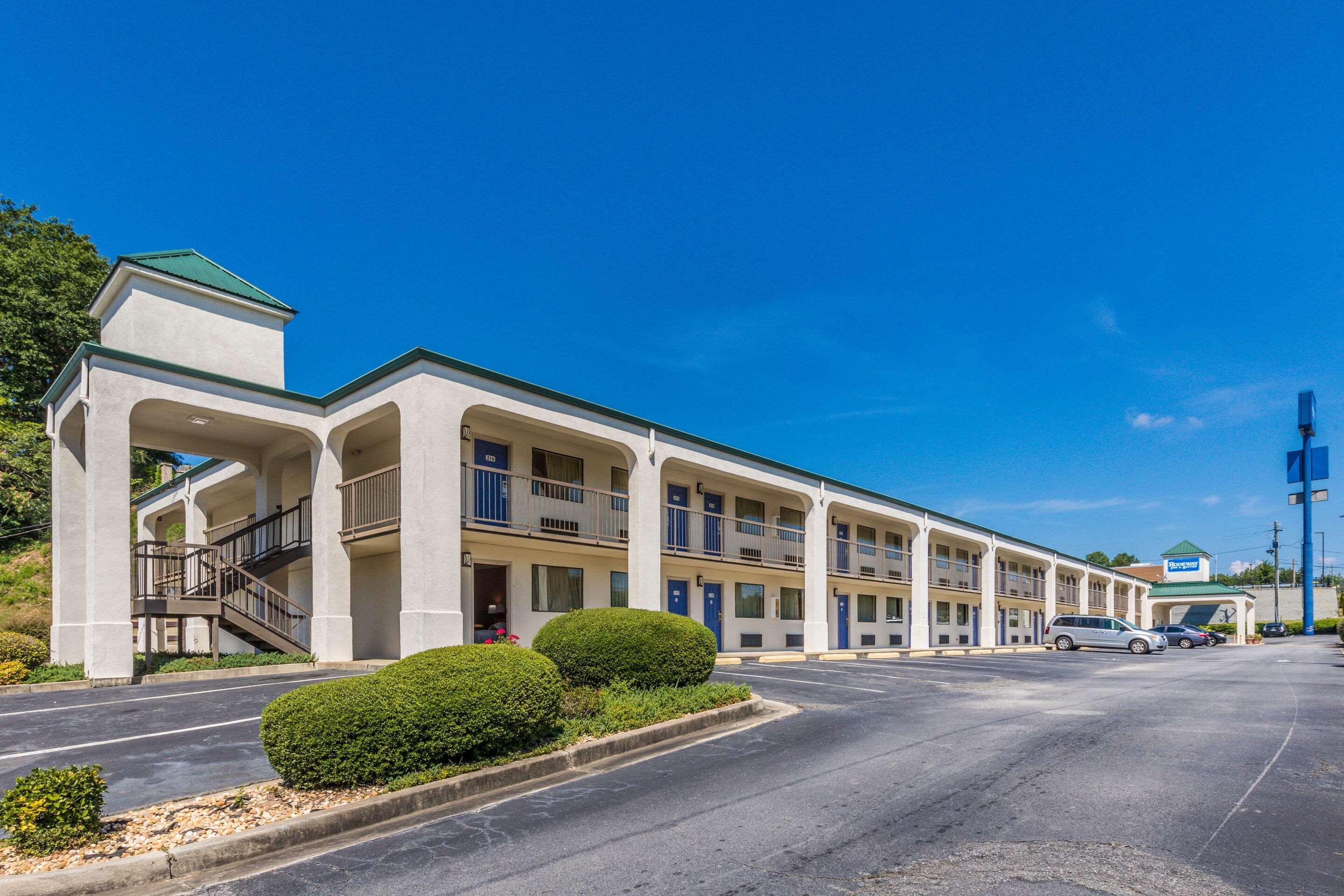 Rodeway Inn & Suites メイコン エクステリア 写真