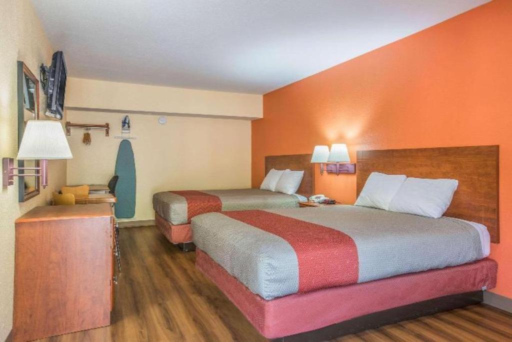 Rodeway Inn & Suites メイコン エクステリア 写真