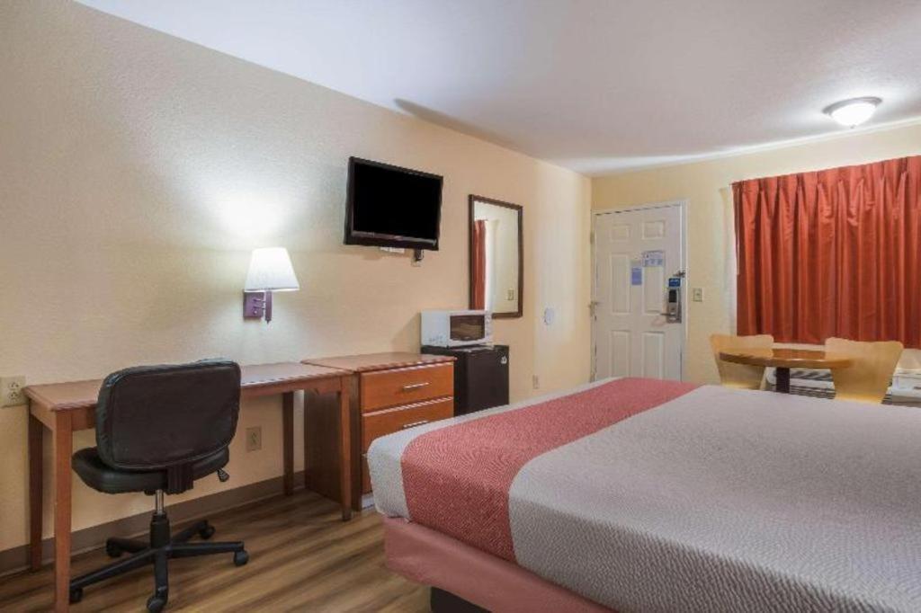 Rodeway Inn & Suites メイコン エクステリア 写真