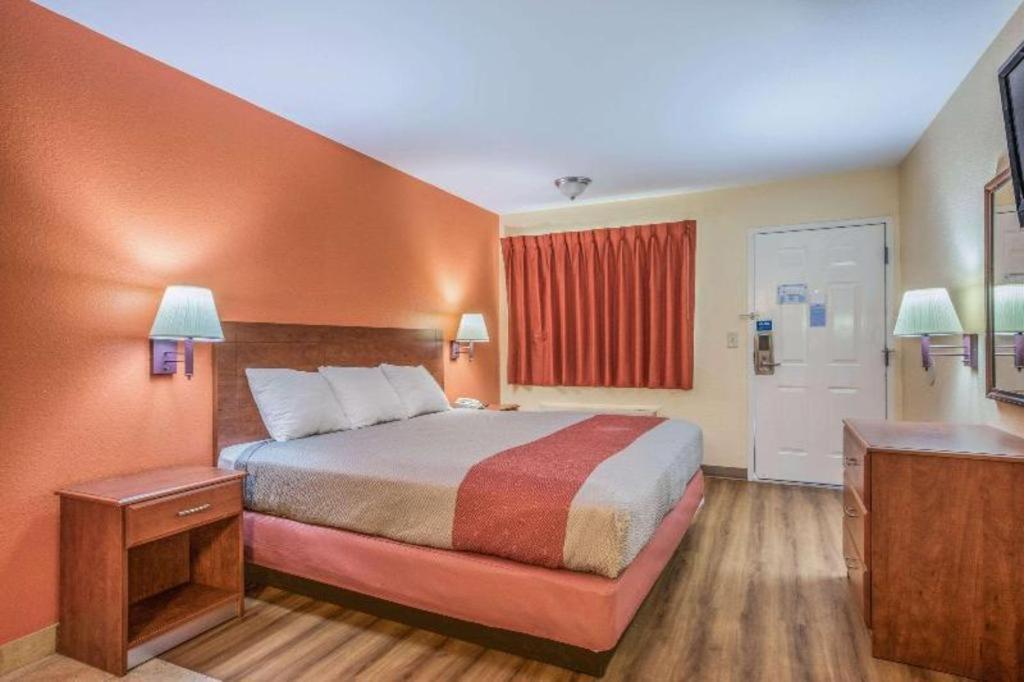 Rodeway Inn & Suites メイコン エクステリア 写真