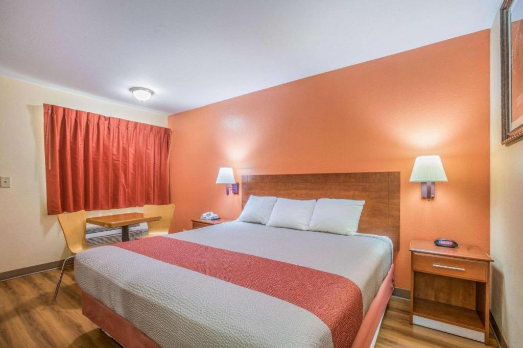 Rodeway Inn & Suites メイコン エクステリア 写真