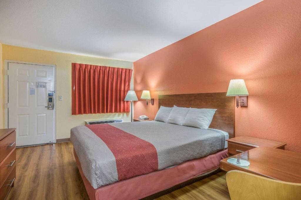 Rodeway Inn & Suites メイコン エクステリア 写真
