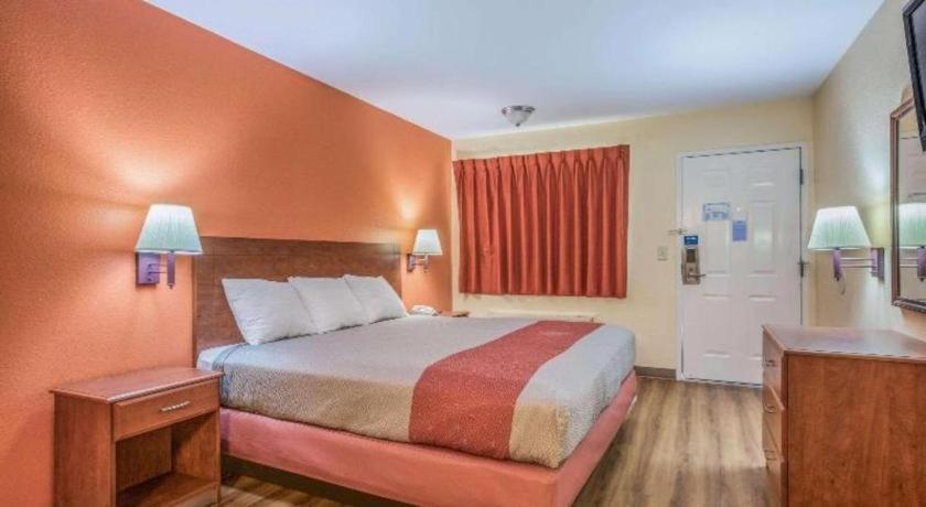 Rodeway Inn & Suites メイコン エクステリア 写真