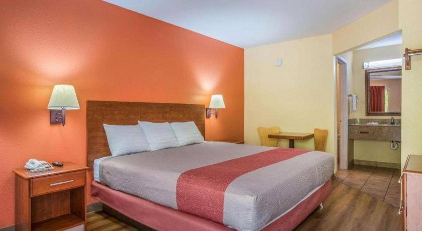 Rodeway Inn & Suites メイコン エクステリア 写真