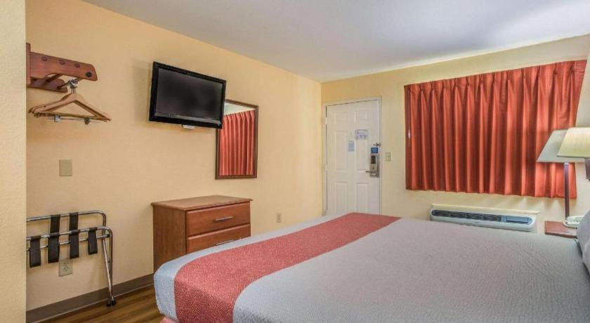 Rodeway Inn & Suites メイコン エクステリア 写真