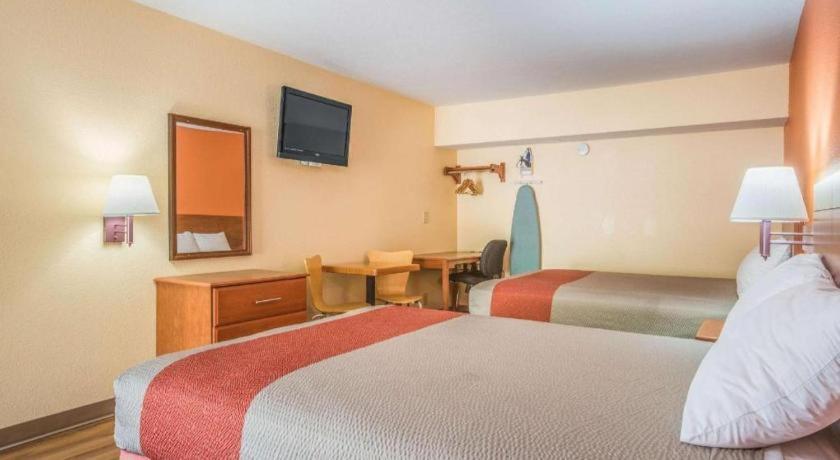 Rodeway Inn & Suites メイコン エクステリア 写真