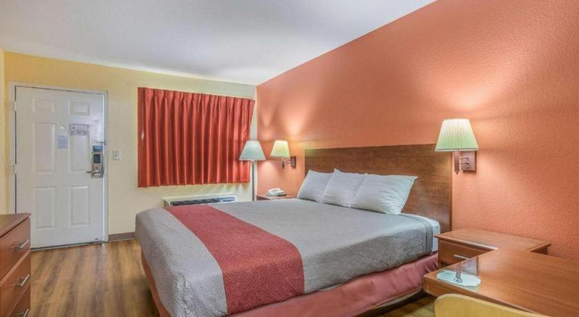 Rodeway Inn & Suites メイコン エクステリア 写真