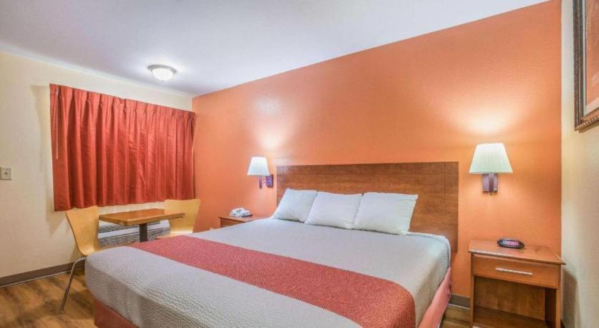 Rodeway Inn & Suites メイコン エクステリア 写真