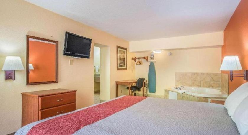 Rodeway Inn & Suites メイコン エクステリア 写真