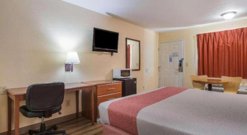 Rodeway Inn & Suites メイコン エクステリア 写真