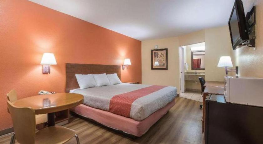 Rodeway Inn & Suites メイコン エクステリア 写真