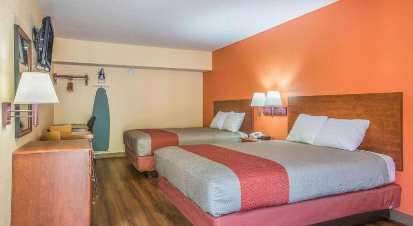 Rodeway Inn & Suites メイコン エクステリア 写真