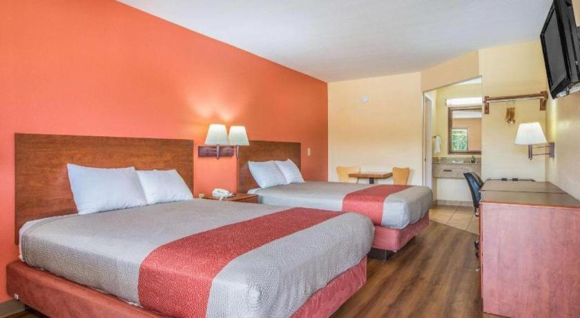 Rodeway Inn & Suites メイコン エクステリア 写真